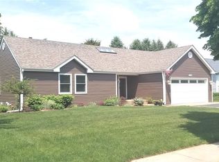 5728 Windy Knoll Dr, Loves Park, IL 61111