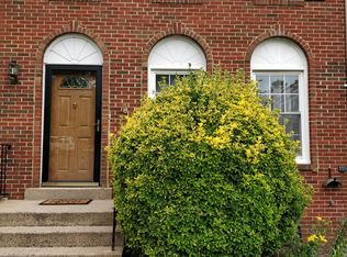 2490 Windbreak Dr, Alexandria, VA 22306