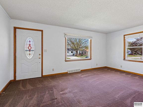 5th image of 1557 Butler St