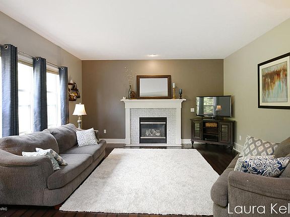 4th image of 2233 Beatrice Dr NE