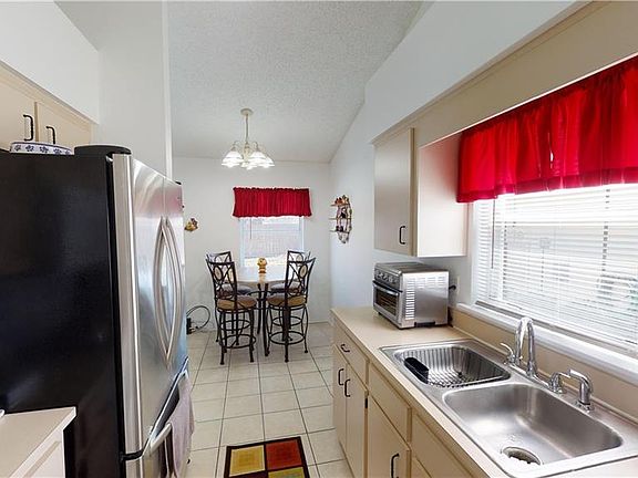 5th image of 315 Montego Ct SE