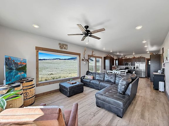 8 Livingroom Open Floop Plan