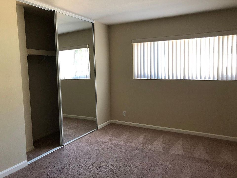 1st image of 402 Oak Grove Ave #9