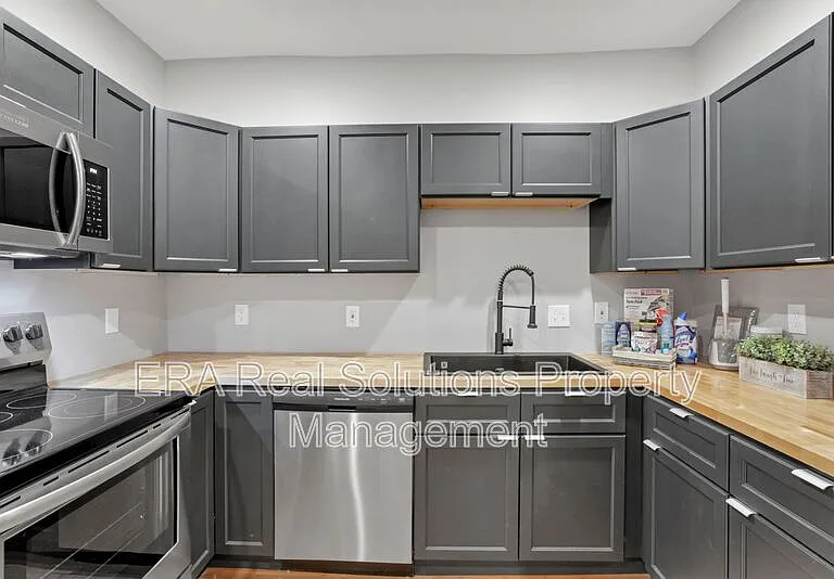741 E Mound St — Photo 8