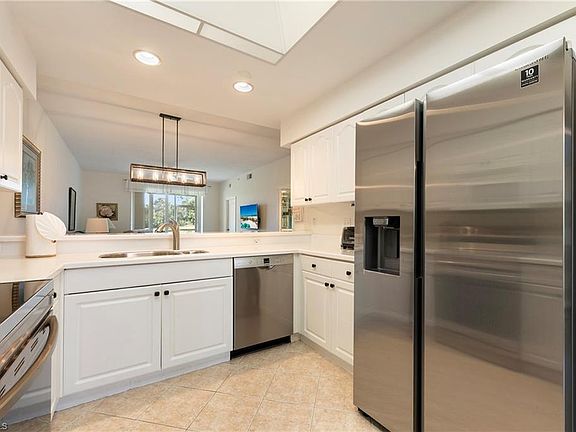 4th image of 26721 Clarkston DR #106