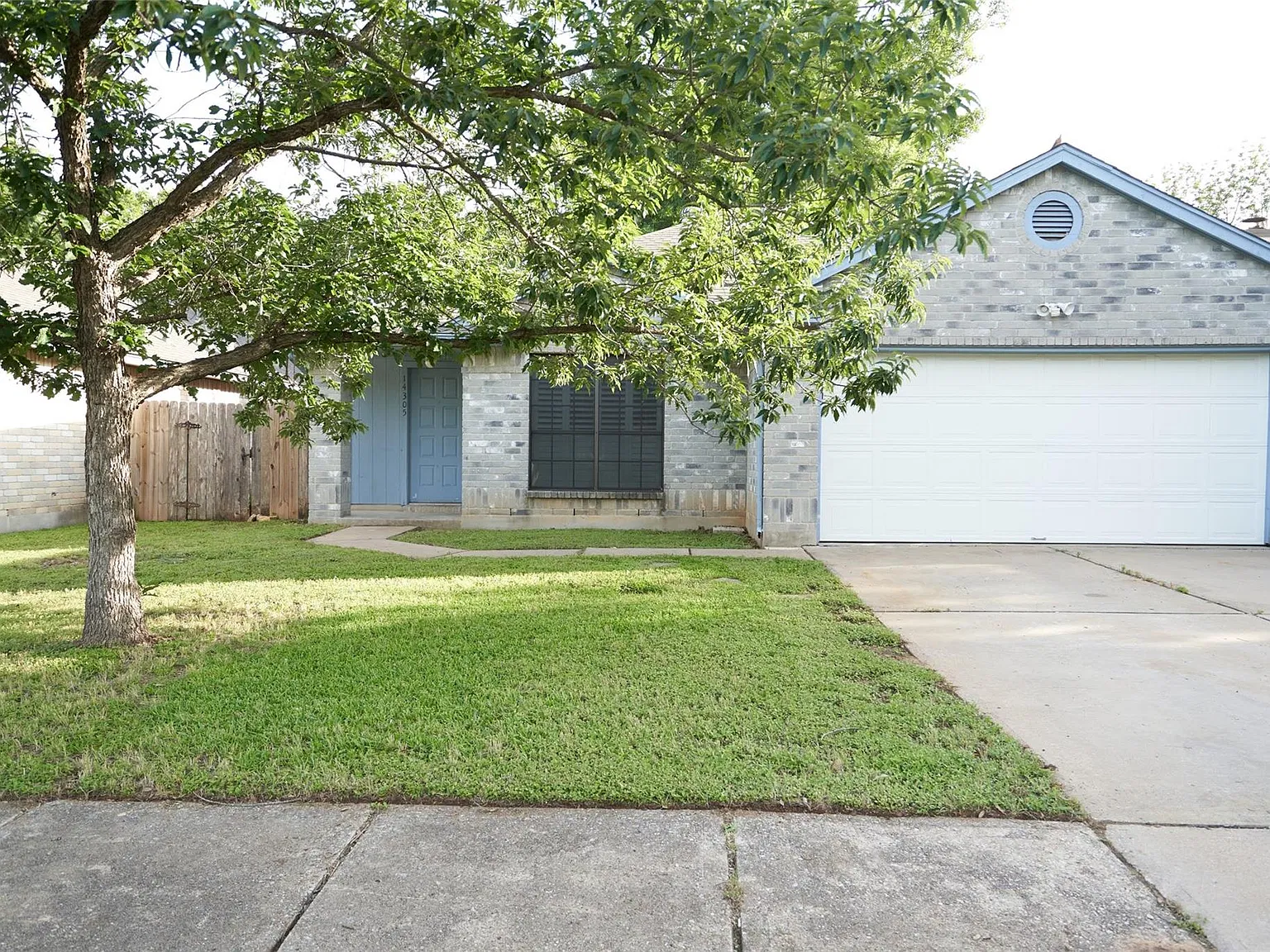 3 bed, 2.0 bath, 1347 sqft, $1,795 — Photo 2
