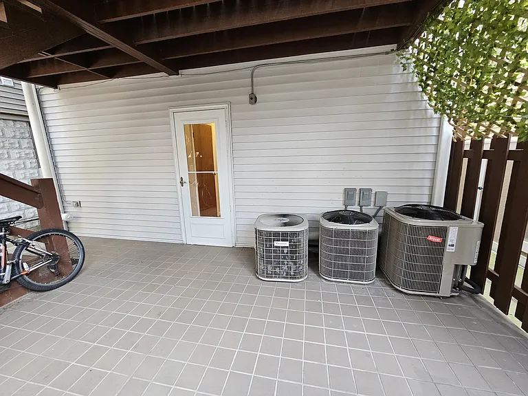 1140 W Barry Ave #1 — Photo 22
