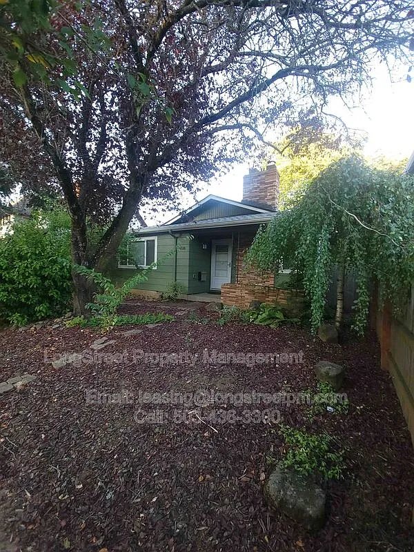 2 bed, 1.0 bath, 1300 sqft, $2,595 — Photo 3