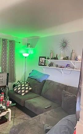 4th image of 9225 Askew Ave