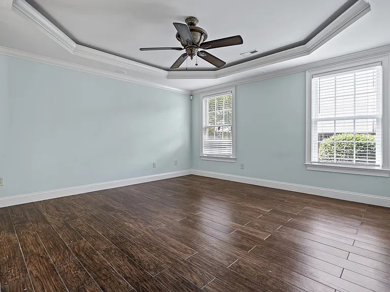 1601 Pickford Ln — Photo 7