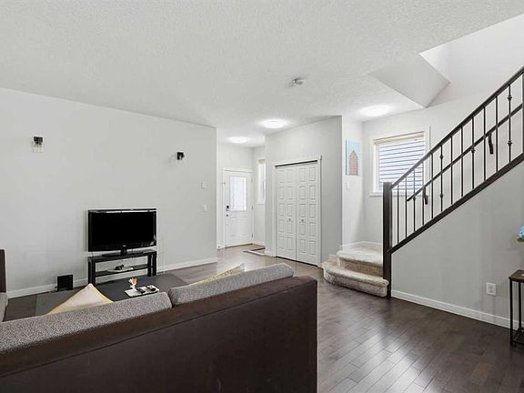 4th image of 190 W Saddlelake Way NE