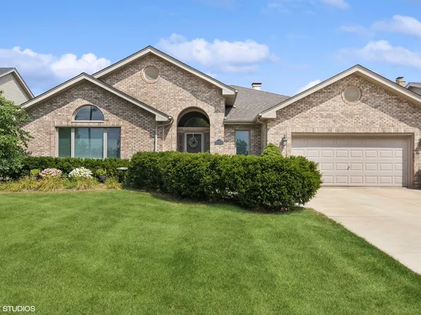 8021 Mason Ln, Woodridge, IL 60517