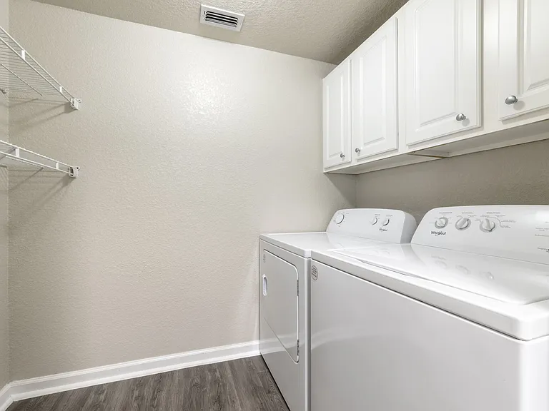 Oak Brook Apartments — Photo 18