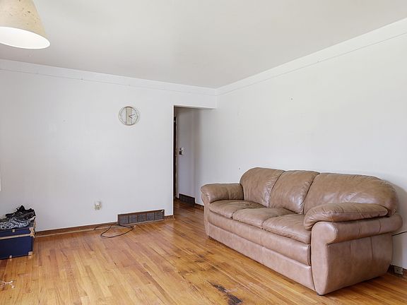 3rd image of 1601 Kenyon Ave
