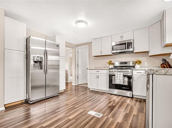 4th image of 3054 1/2 Canary Wood Ct