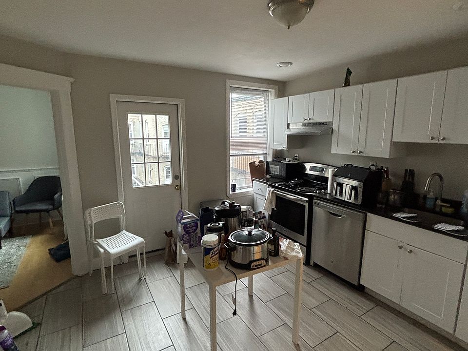 1st image of 220 Hanover St APT 22