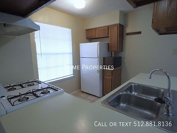 3rd image of 2402B Berkett Dr