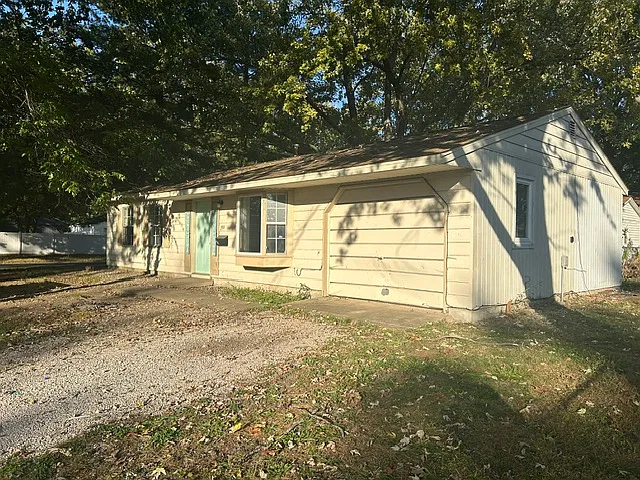 1102 Austin Dr