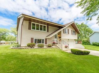 1916 Capital Ct, Schaumburg, IL 60193