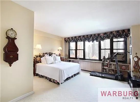 Sold by Warburg | media 16
