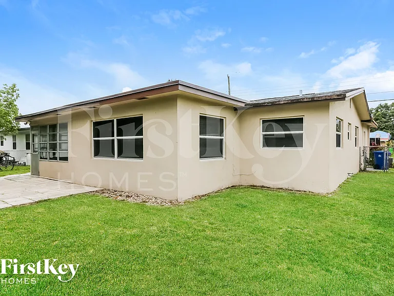 6891 NW 25th Ct — Photo 15