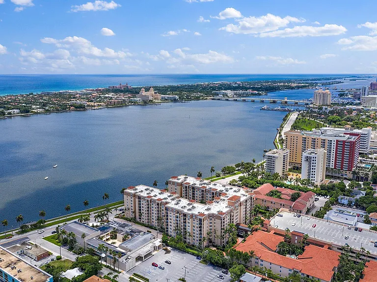 1803 N Flagler Dr #303 — Photo 32