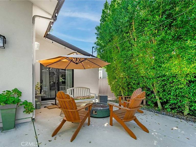 21327 Providencia St — Photo 57