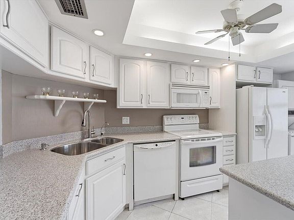 4th image of 615 N RIVERSIDE Drive #706