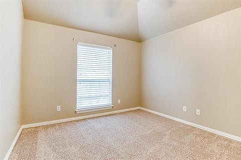 3rd image of 2832 Edinburg Ln