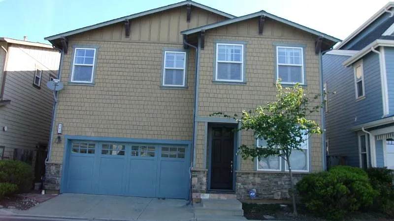 207 Seacliff Way photo 1