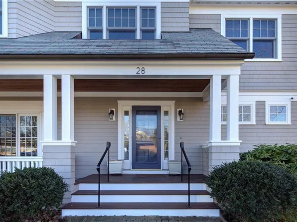 28 Pond Ave, Newport, RI 02840