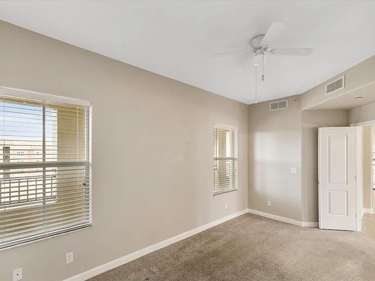 424 Luna Bella Ln #432 — Photo 22