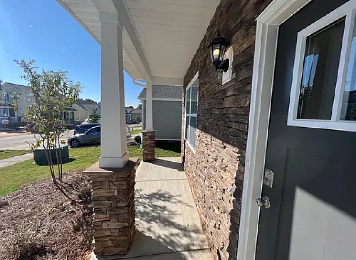 4 bed, 2546 sqft, $2,295 — Photo 3