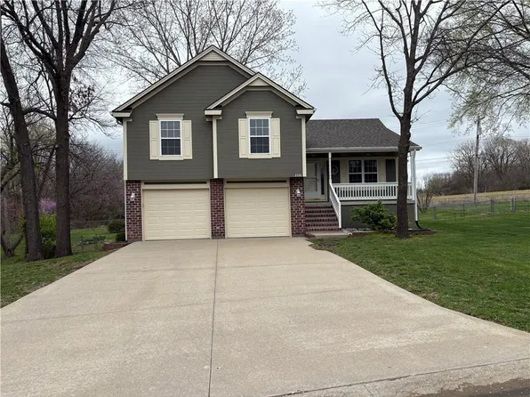 2330 Twin Oaks Dr, Harrisonville, MO 64701