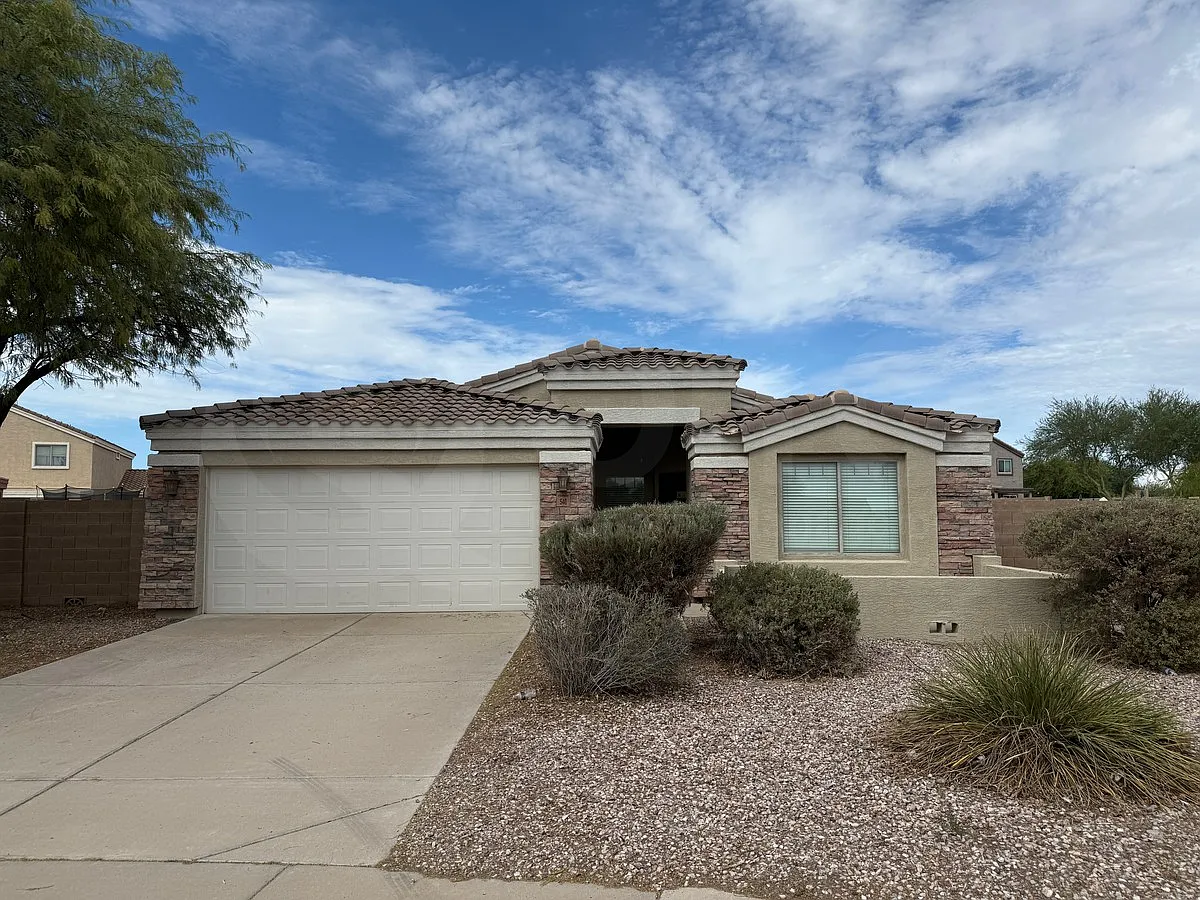 4 bed, 2.0 bath, 1939 sqft, $1,799 — Photo 3