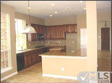 5th image of 1025 Dayton Dr
