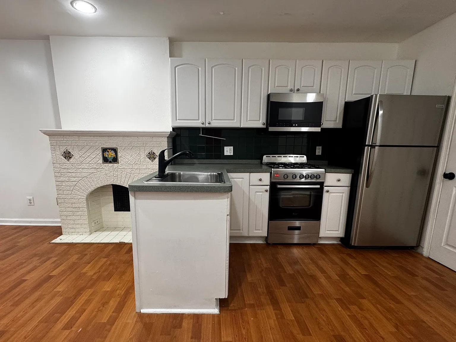 1 bed, 900 sqft, $1,795 — Photo 2