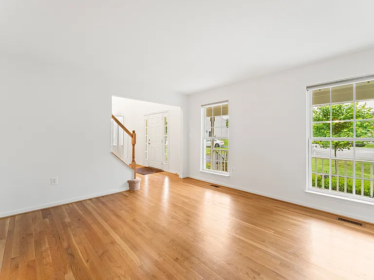10105 Cotter Ct — Photo 7