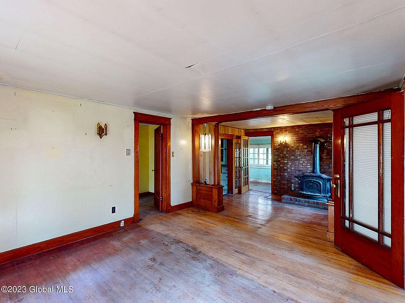 3rd image of 33 Merrill Street