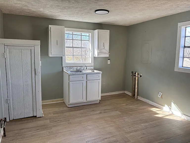 217 Haywood St — Photo 4