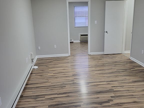 2nd image of 365 Gibson Ln #4