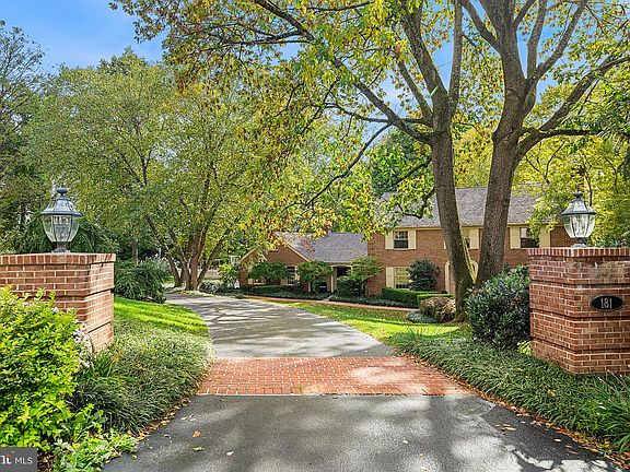 2nd image of 181 Hunt Valley Cir