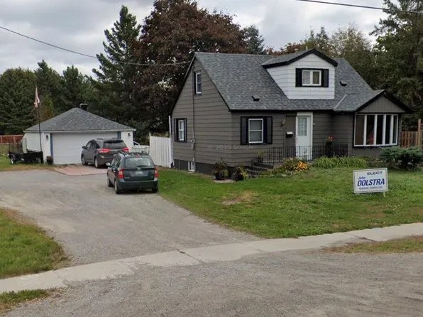 3385 Brock St N, Whitby, ON L1R 3J6