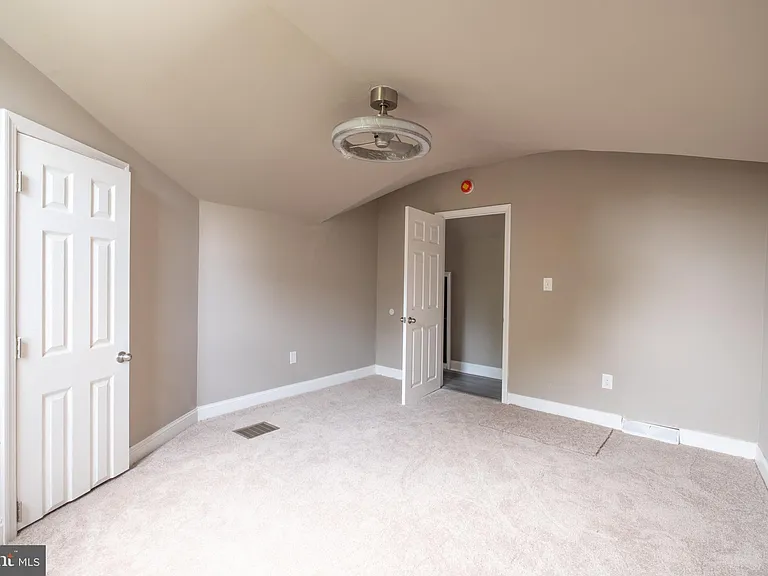 124 Robbins Ave #C — Photo 10