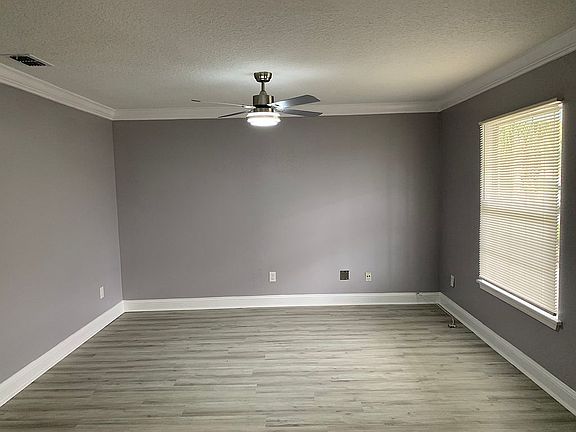 3rd image of 2838 W 5th St