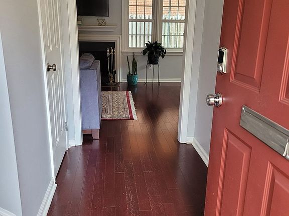 3rd image of 340 Llewellyn Mews