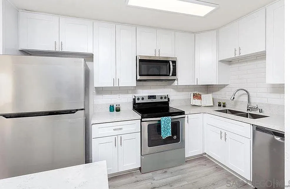 2 bed, 924 sqft, $2,800 — Photo 2