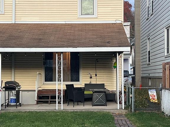 5th image of 320 S Mill St