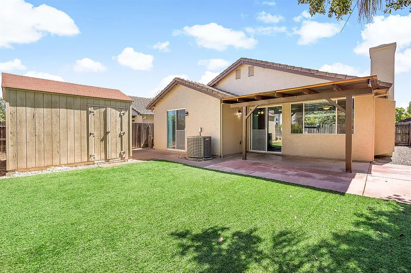 4 bed, 1574 sqft, $3,145 — Photo 4