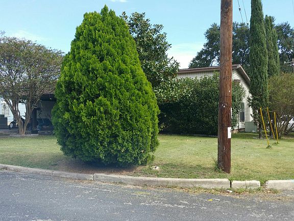 3rd image of 402 Ginger Ln